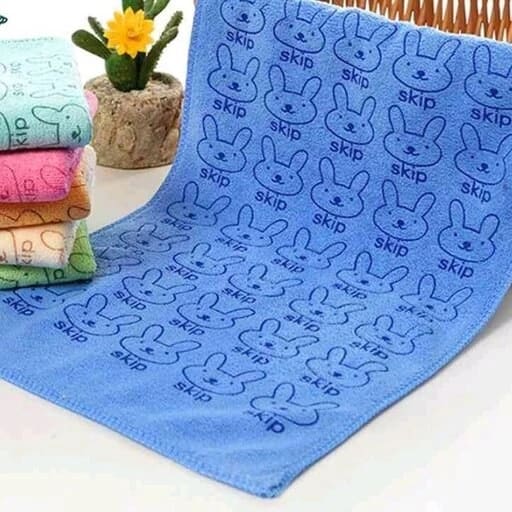 تصویر 2 از حوله استخری مقاوم در برابر شستشوهای مکرر و دوام بالا